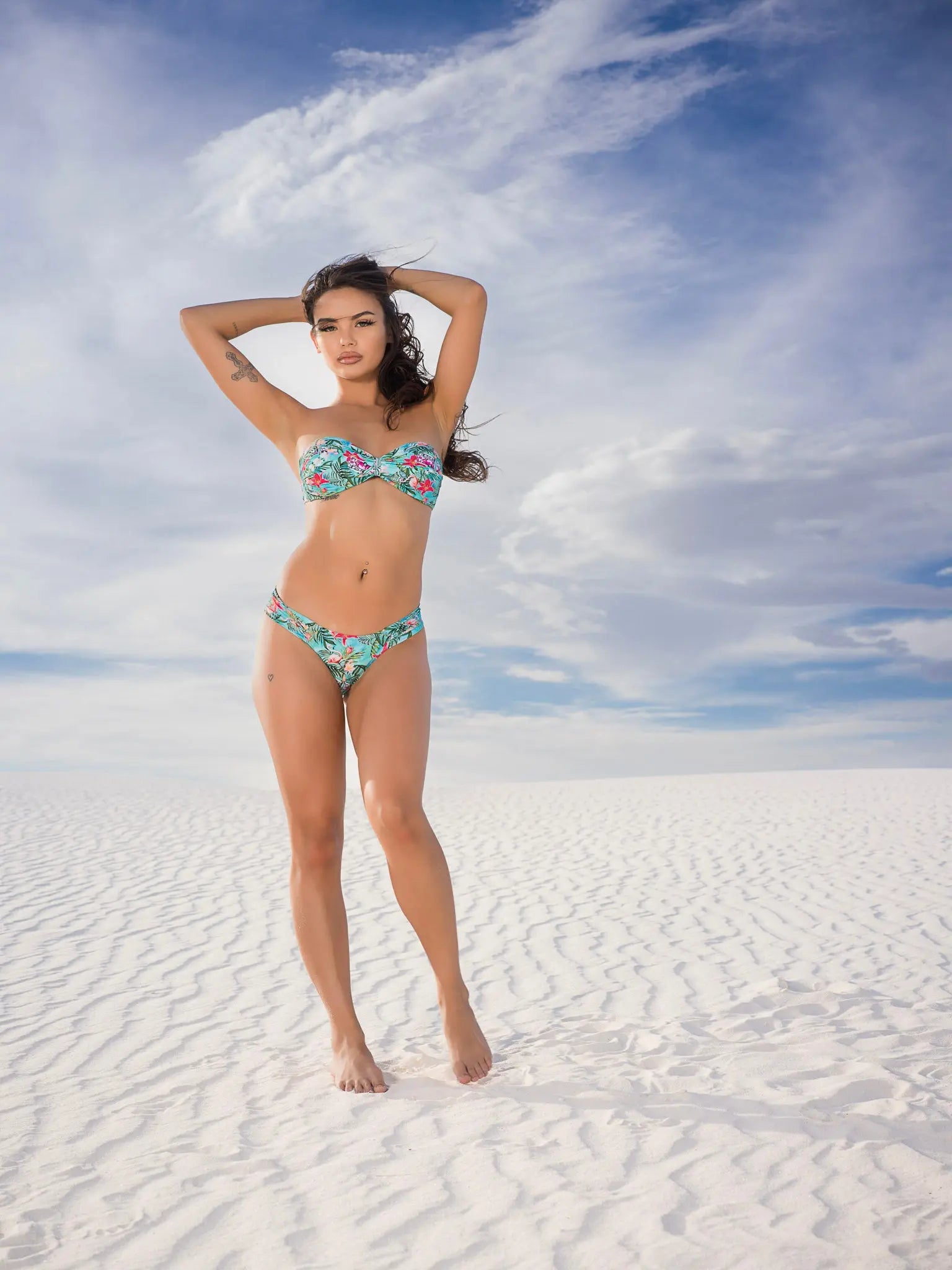 Laguna Twist Bandeau Bikini Top | Brazilian Swimwear | Beeluxxe Beeluxxe