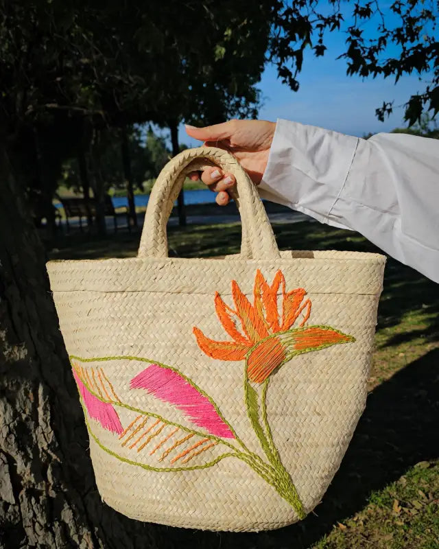 Areia Straw Beach Bag - Details with pink
