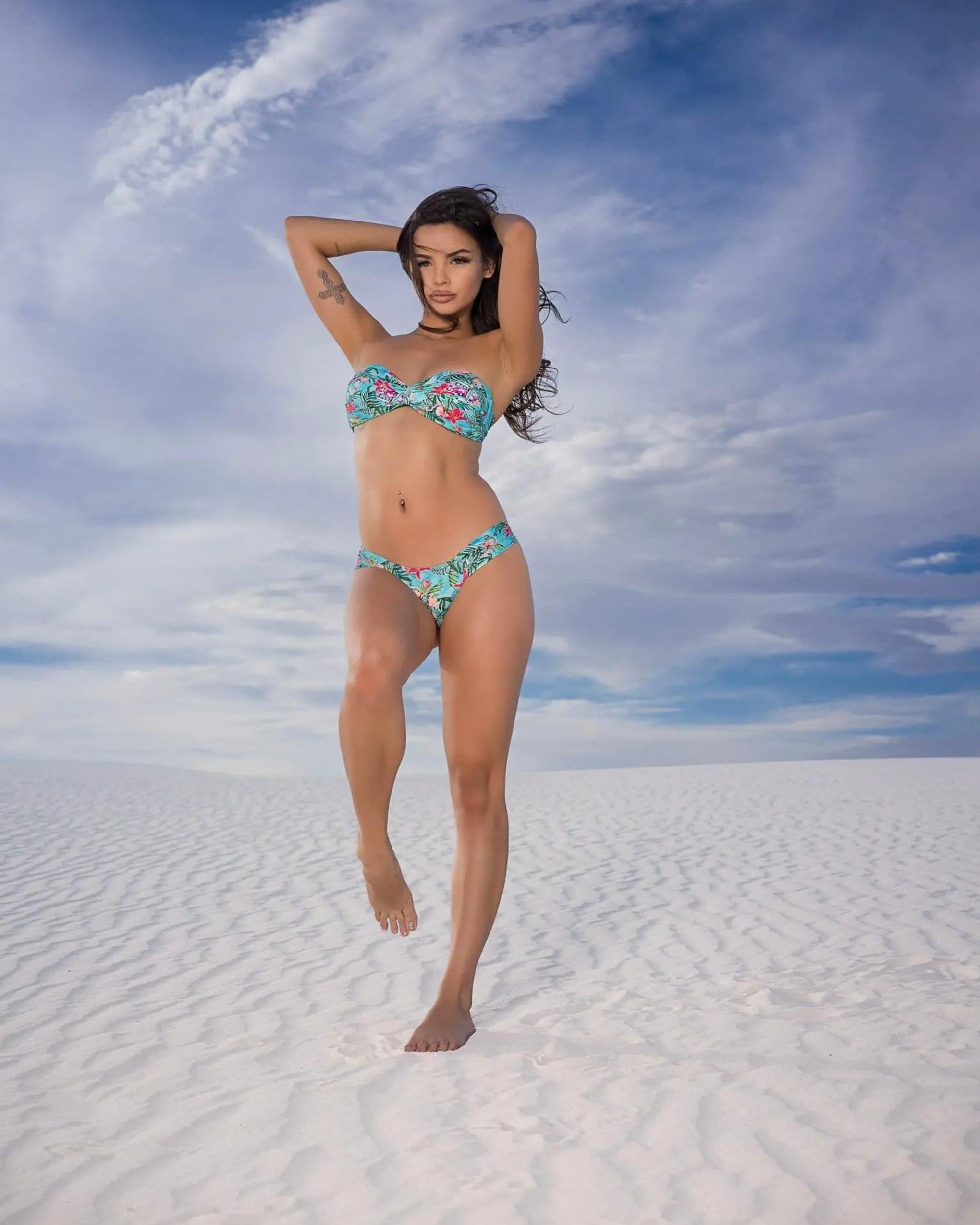 Laguna Twist Bandeau Bikini Top in tropical print, lifestyle photo 22 | Beeluxxe