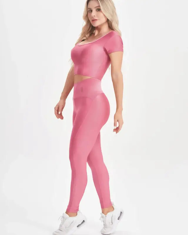 Retro Glam Two-Piece Fitness Set: Stylish Comfort for Your Active Lifestyle - Beeluxxe
