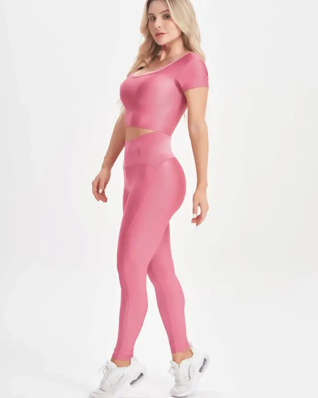Retro Glam Two-Piece Fitness Set: Stylish Comfort for Your Active Lifestyle - Beeluxxe
