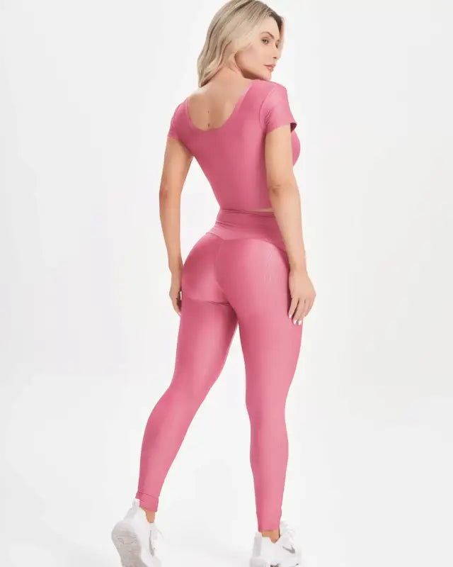 Retro Glam Two-Piece Fitness Set: Stylish Comfort for Your Active Lifestyle - Beeluxxe